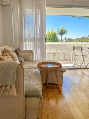 Sunny Beachside Escape 2BR Walk to Palm Beach